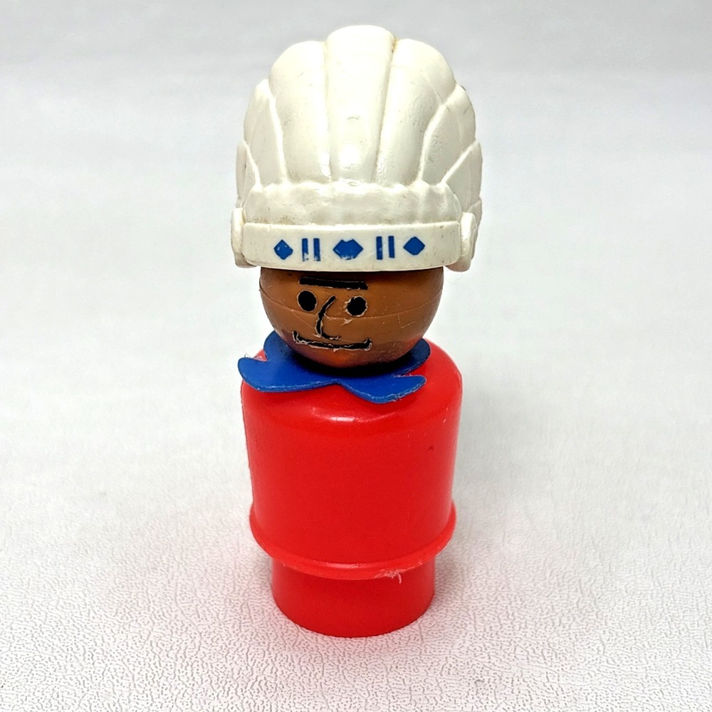 Vintage Fisher Price little people red native Indian chief Western Town 934